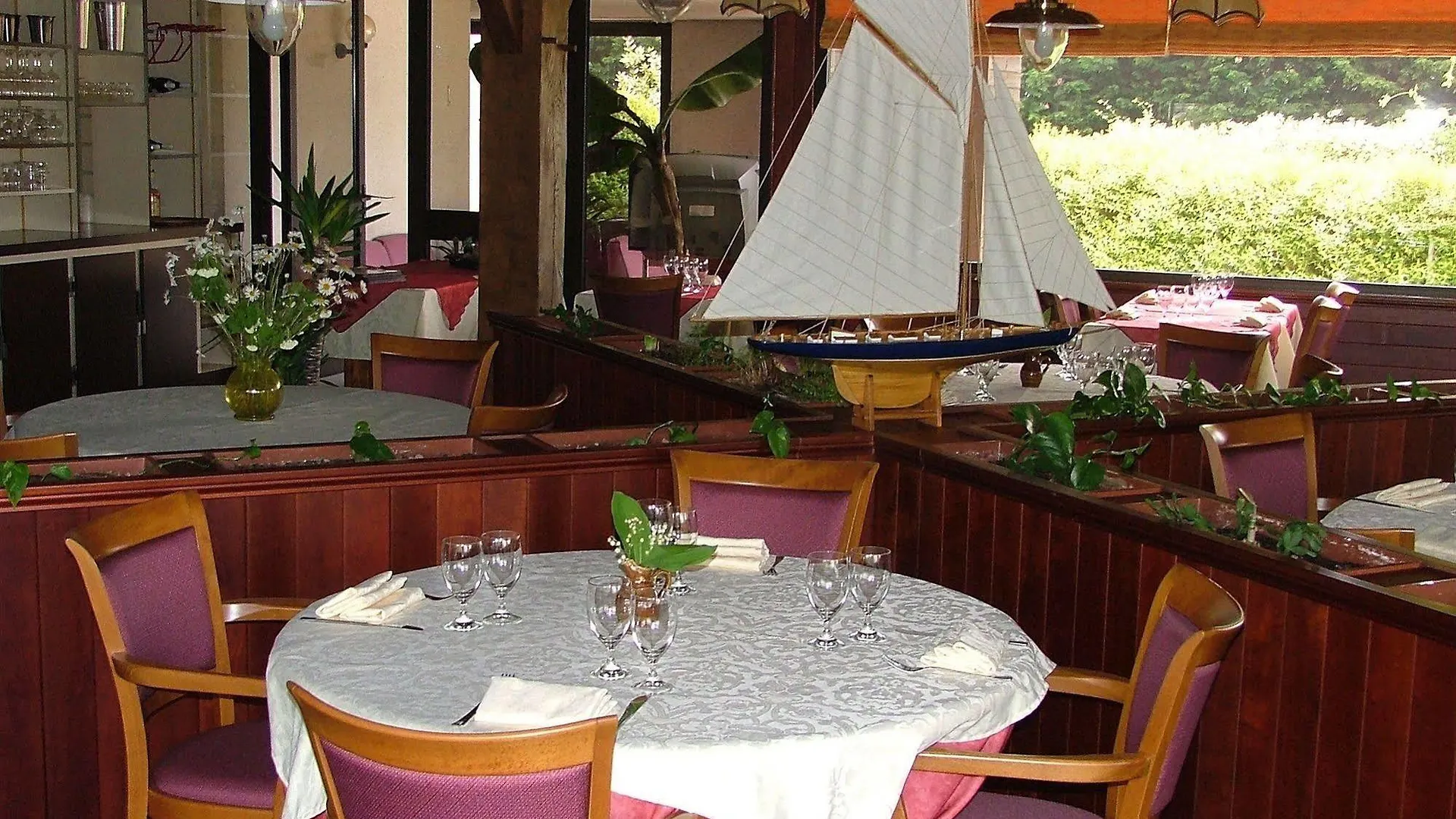 Logis Les Dineux Village Trémeur Hotel