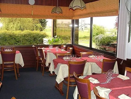 *** Hotel Logis Les Dineux Village Trémeur France